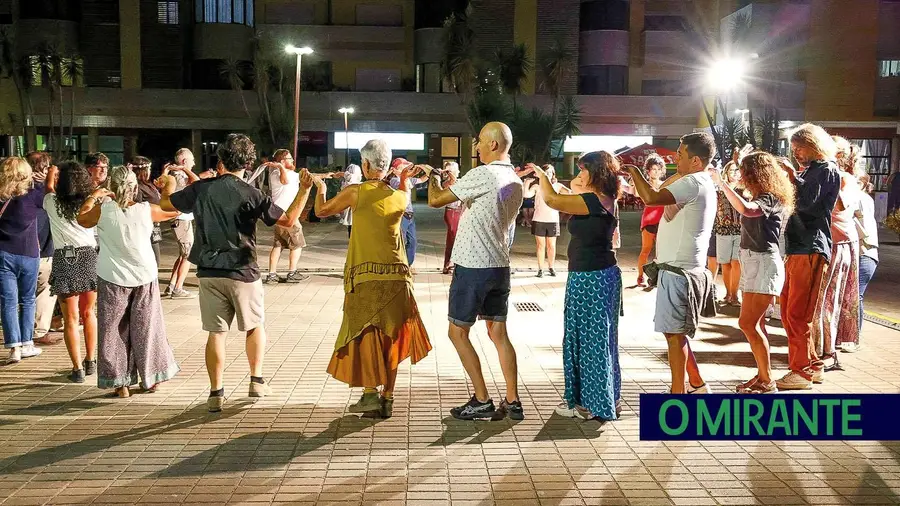Dançar à noite no centro histórico de Santarém