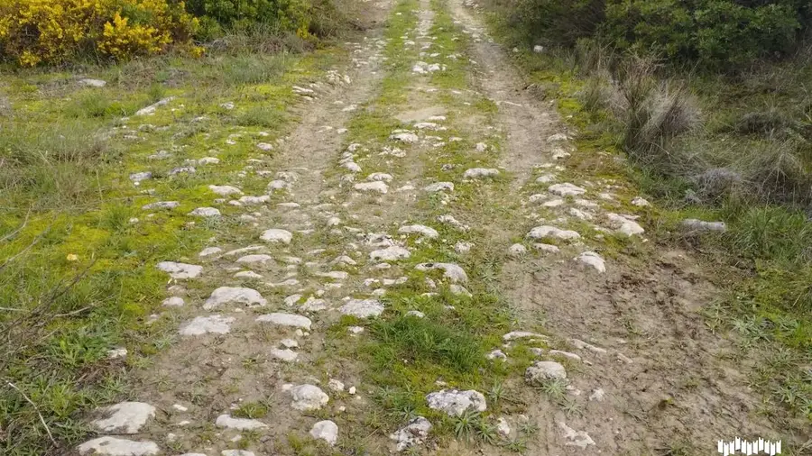 Troço de via romana do Itinerário de Antonino em vias de classificação em Torres Novas Troço de via romana do Itinerário de Antonino em vias de classificação em Torres Novas
