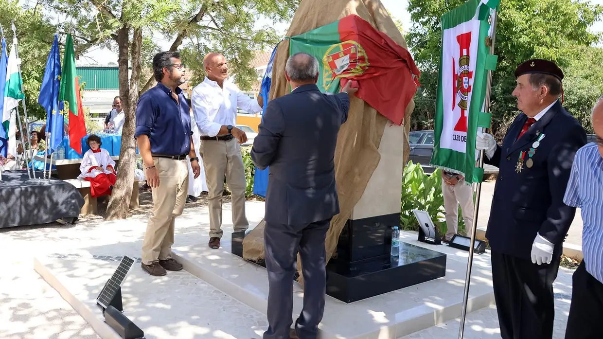 Inaugurado Monumento aos Combatentes na Freguesia de Outeiro da Cortiçada e Arruda dos Pisões