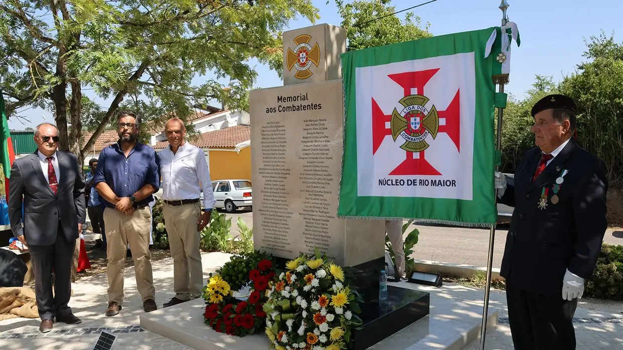 Inaugurado Monumento aos Combatentes na Freguesia de Outeiro da Cortiçada e Arruda dos Pisões