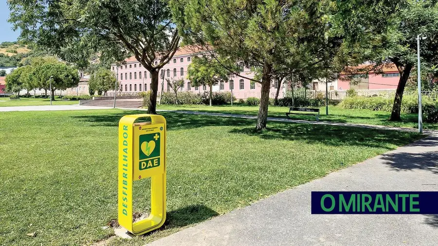 Alenquer instala primeiro desfibrilhador no Parque da Romeira Alenquer instala primeiro desfibrilhador no Parque da Romeira