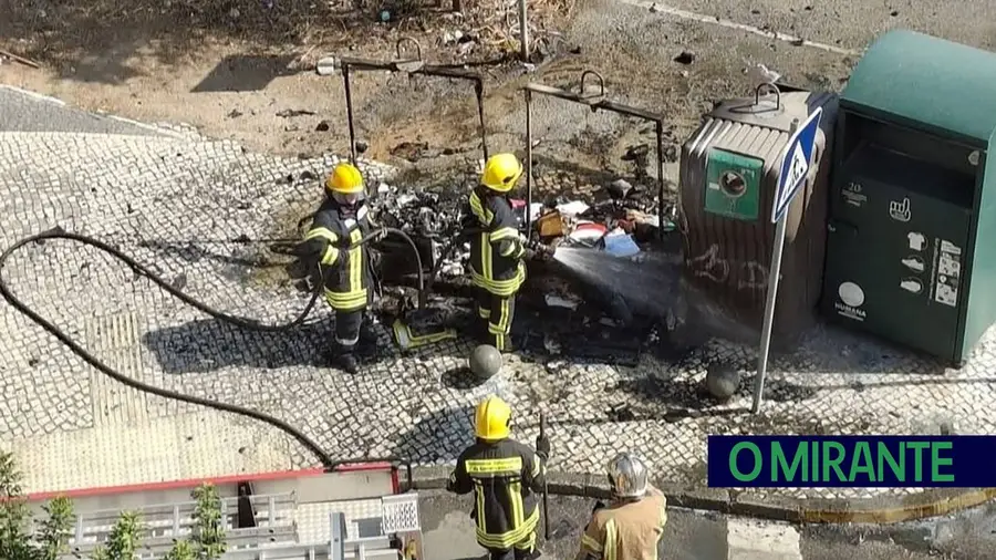 Ecoponto arde em pleno dia no Entroncamento