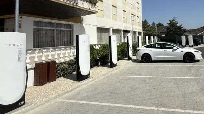 Assalto aos cabos dos Superchargers da Tesla em Fátima