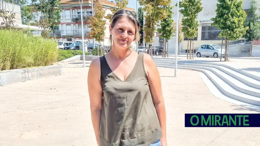 Mãe de Samora Correia precisa de ajuda para não lhe retirarem os três filhos Mãe de Samora Correia precisa de ajuda para não lhe retirarem os três filhos