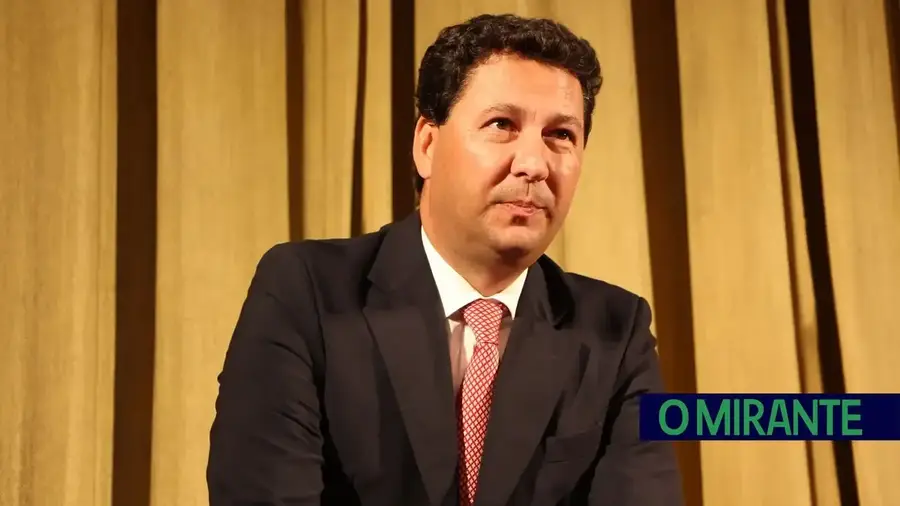 Secretário de Estado João Moura a contas com a justiça por maltratar chefe de serviços Secretário de Estado João Moura a contas com a justiça por maltratar chefe de serviços
