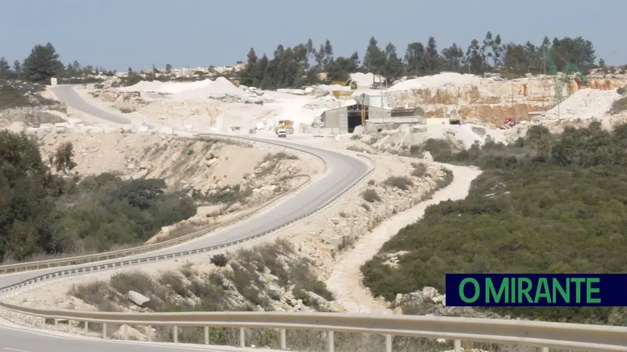 Projecto quer valorizar resíduos das pedreiras de calcário nas serras de Aire e Candeeiros Projecto quer valorizar resíduos das pedreiras de calcário nas serras de Aire e Candeeiros