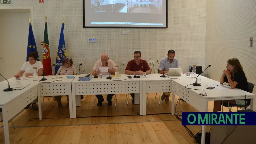 Câmara de Salvaterra aprova ordem de trabalhos quase por unanimidade Câmara de Salvaterra aprova ordem de trabalhos quase por unanimidade