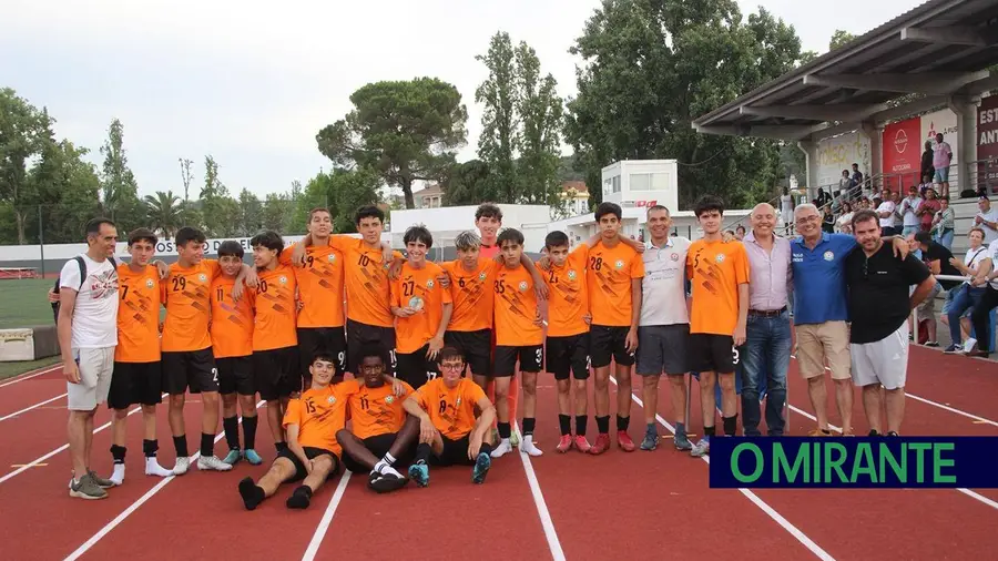 Escola de Futebol de Tomar organiza Sunset com DJs Escola de Futebol de Tomar organiza Sunset com DJs