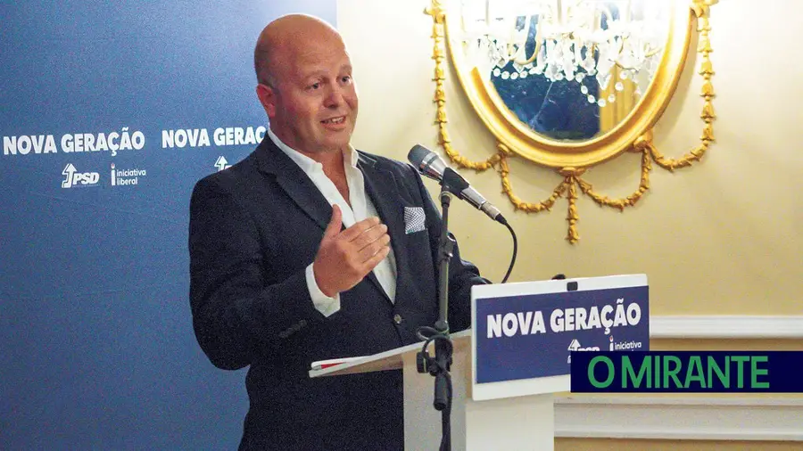 Renato Rosinha apresentou candidatura à Junta de Vila Franca de Xira com o apoio da mãe na plateia