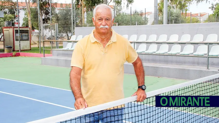 O primeiro professor de ténis de Almeirim que nunca competindo formou bons tenistas
