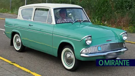 Exposição miniatura Ford Anglia presente na Biblioteca Municipal de Abrantes