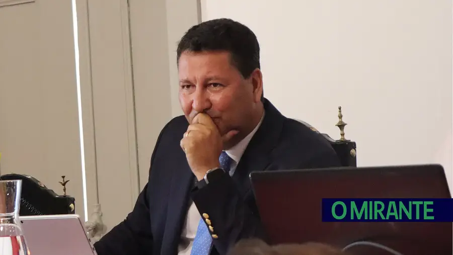 João Moura faz-se de vítima e desculpa-se na Assembleia Municipal de Ourém 