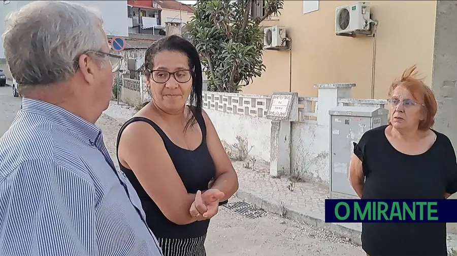 Moradores do Bairro dos Quintais revoltados com obras intermináveis dos SMAS Moradores do Bairro dos Quintais revoltados com obras intermináveis dos SMAS
