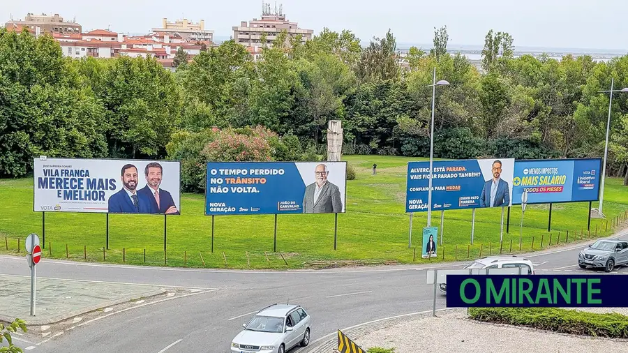 Alverca é mau exemplo na utilização das rotundas para publicidade partidária