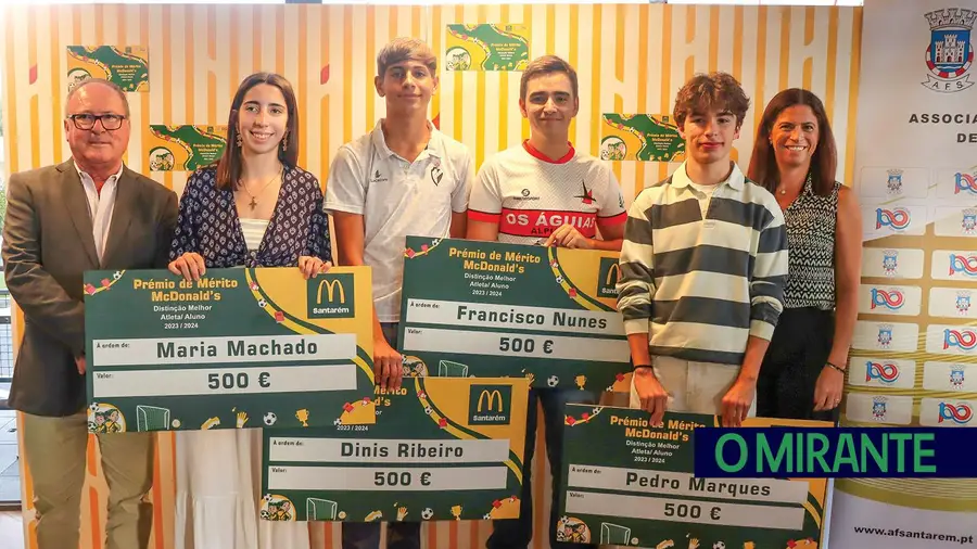 Jovens atletas que se destacam nos campos e nas aulas premiados em Santarém