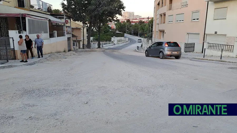SMAS justificam atraso das obras no Bairro dos Quintais com chuvas, solos saturados e trânsito