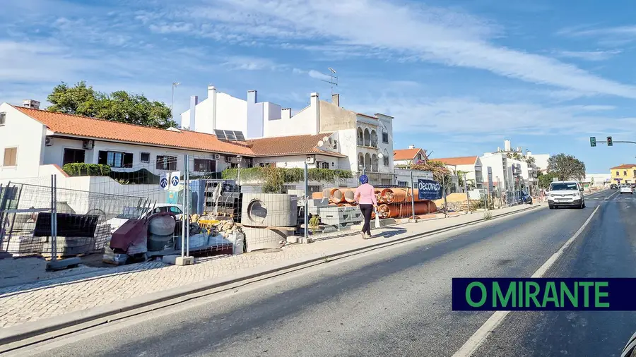 Obras no Largo João Felício causam prejuízos a empresa de combustíveis em Coruche