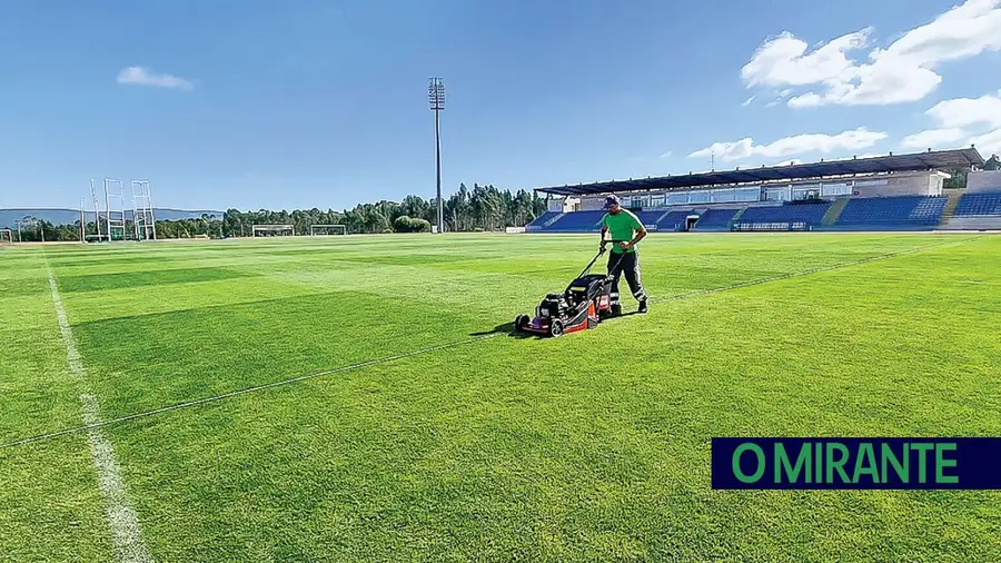 Ourém abre concurso de 2,6 milhões para construção de dois campos de futebol
