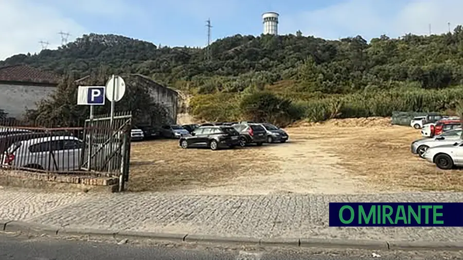 Novo parque de estacionamento gratuito junto à estação de Santarém