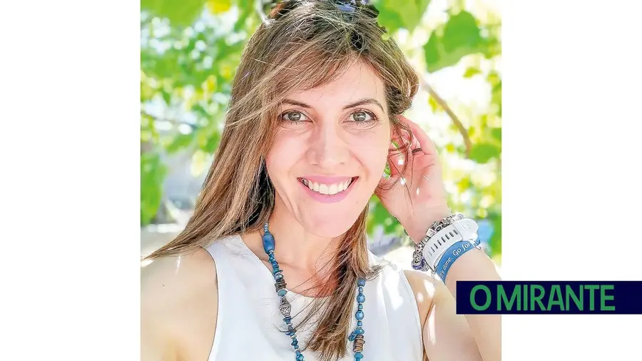 Agrupamento de Escolas Templários recebe exposição de aguarela de Aura Vaz