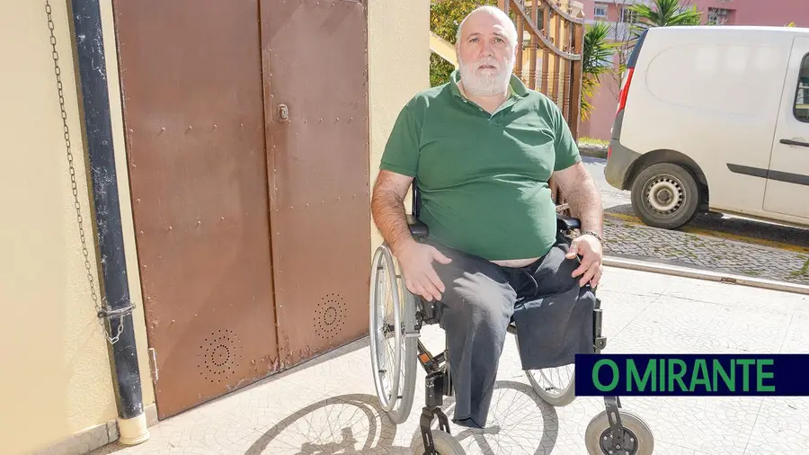Homem sem pernas despedido pela Junta da Póvoa de Santa Iria continua à espera de justiça
