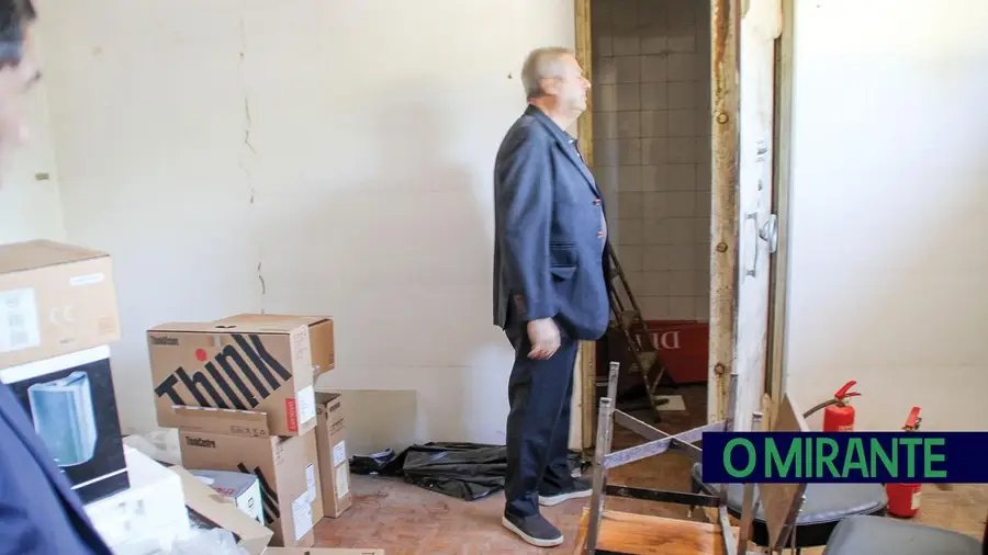 Espaços do edifício do Tribunal de Rio Maior vandalizados e frequentados por toxicodependentes