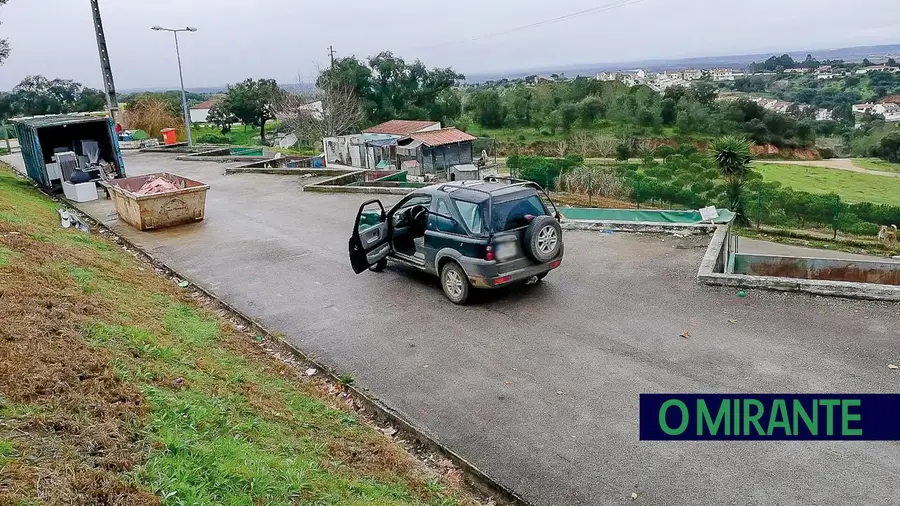 Ecocentro da Chamusca atolado de lixo durante duas semanas Ecocentro da Chamusca atolado de lixo durante duas semanas