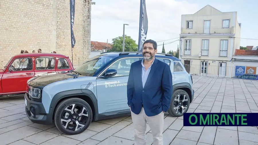 Nova Renault 4 eléctrica brilhou na cerimónia do Galardão Empresa do Ano Nova Renault 4 eléctrica brilhou na cerimónia do Galardão Empresa do Ano