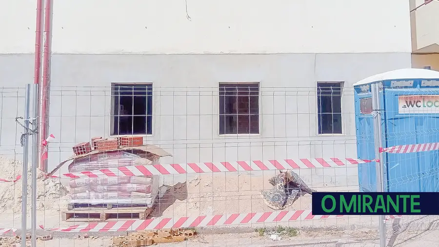 Moradores indignados acusam Câmara da Barquinha de abuso e falta de transparência em obra Moradores indignados acusam Câmara da Barquinha de abuso e falta de transparência em obra