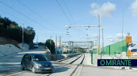 Cinquenta milhões para eliminar passagens de nível em Santarém e Cartaxo