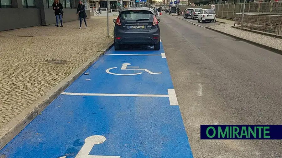 Estacionamento para mobilidade reduzida gera debate no Entroncamento