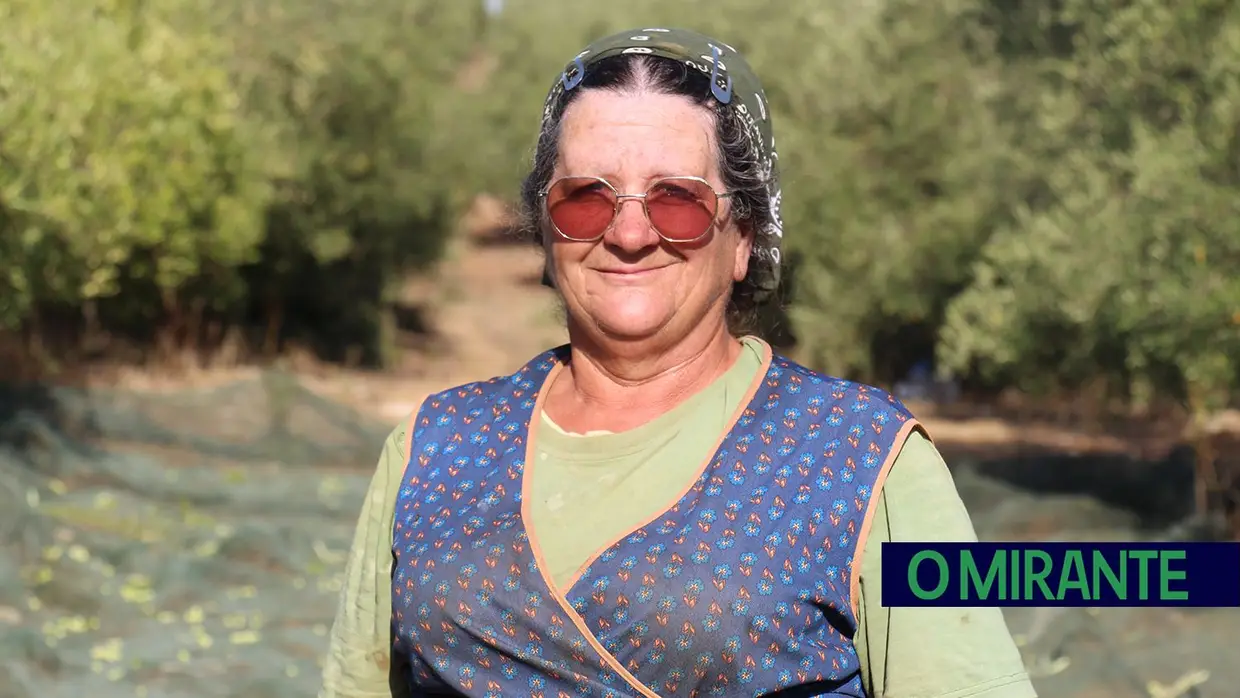 A dureza do trabalho no campo pelas mãos de duas mulheres