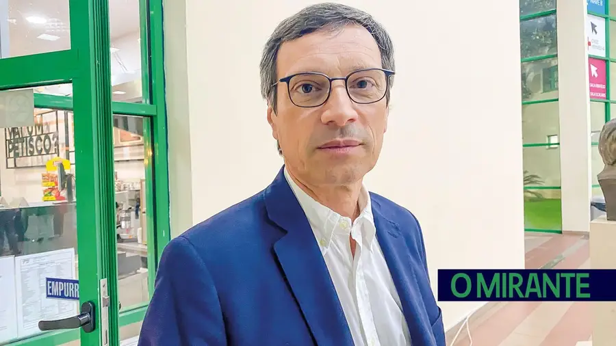 “A política é um monopólio do Direito e da Economia e onde quase mais ninguém lá entra” “A política é um monopólio do Direito e da Economia e onde quase mais ninguém lá entra”