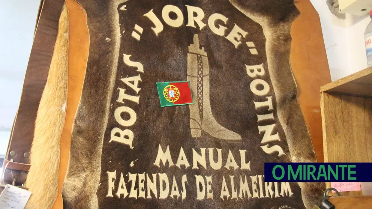 Dia do Sapateiro: O Jorge das Fazendas de Almeirim é mestre na arte de fazer sapatos à mão