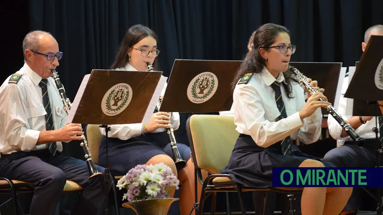 Sociedade Filarmónica de Santo Estêvão celebrou 51 anos com novo maestro em palco