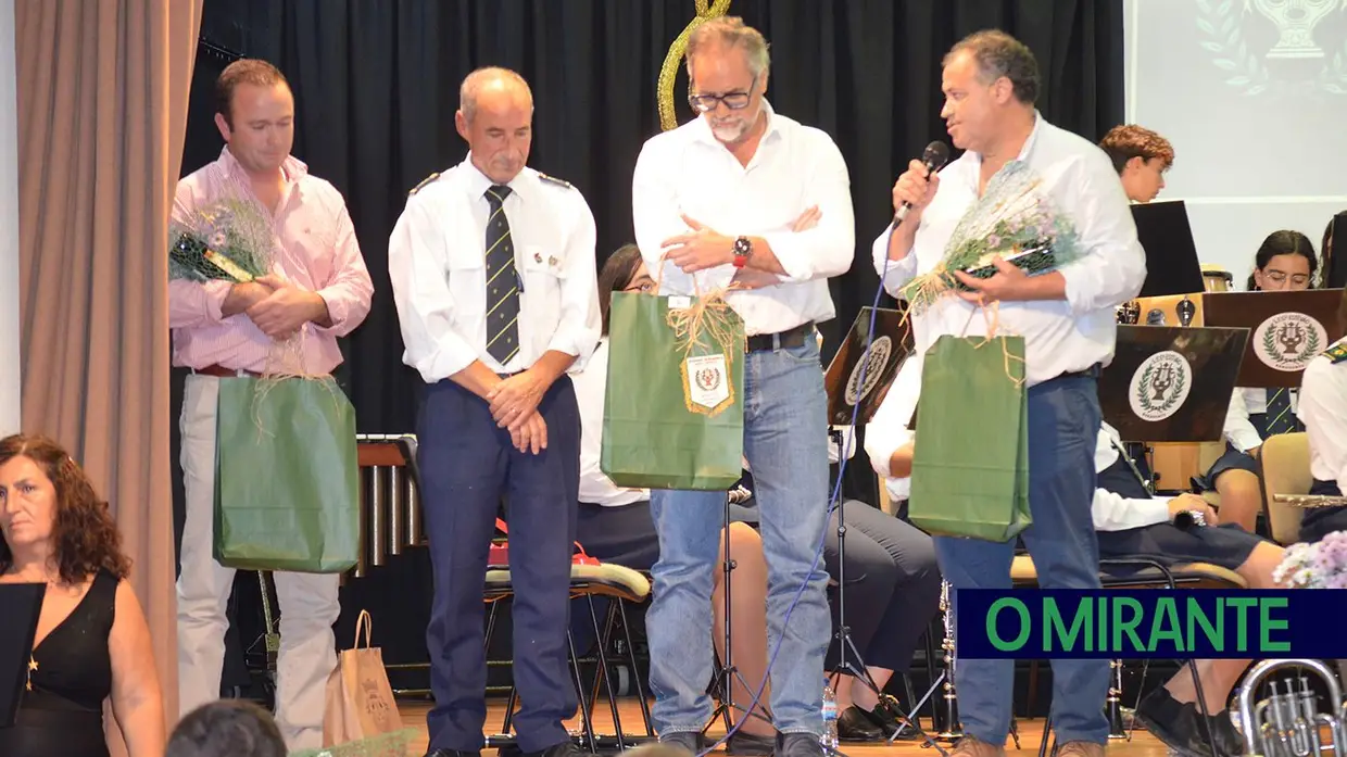 Sociedade Filarmónica de Santo Estêvão celebrou 51 anos com novo maestro em palco