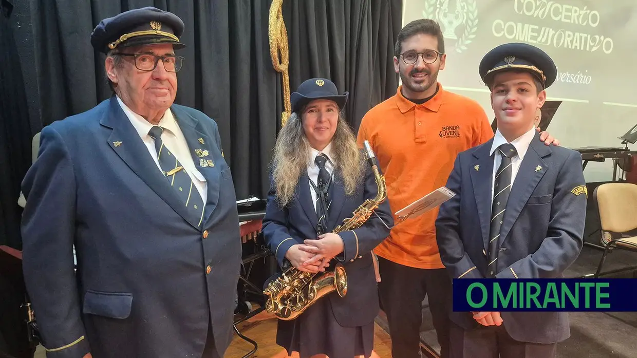 Sociedade Filarmónica de Santo Estêvão celebrou 51 anos com novo maestro em palco