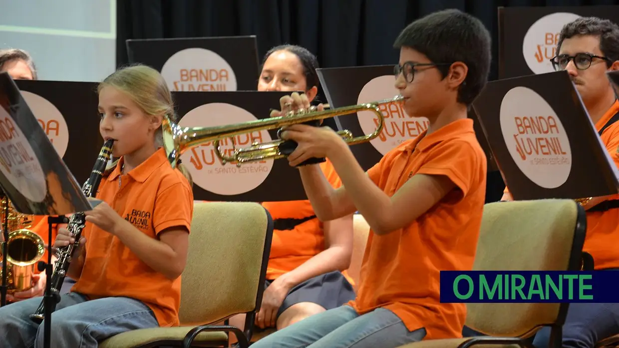 Sociedade Filarmónica de Santo Estêvão celebrou 51 anos com novo maestro em palco