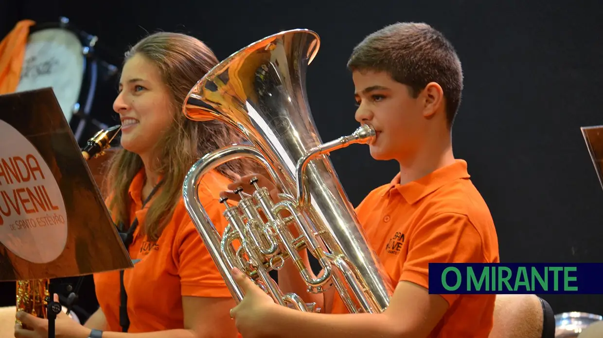 Sociedade Filarmónica de Santo Estêvão celebrou 51 anos com novo maestro em palco
