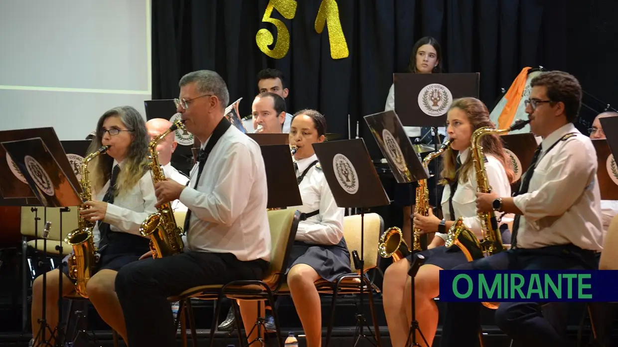 Sociedade Filarmónica de Santo Estêvão celebrou 51 anos com novo maestro em palco