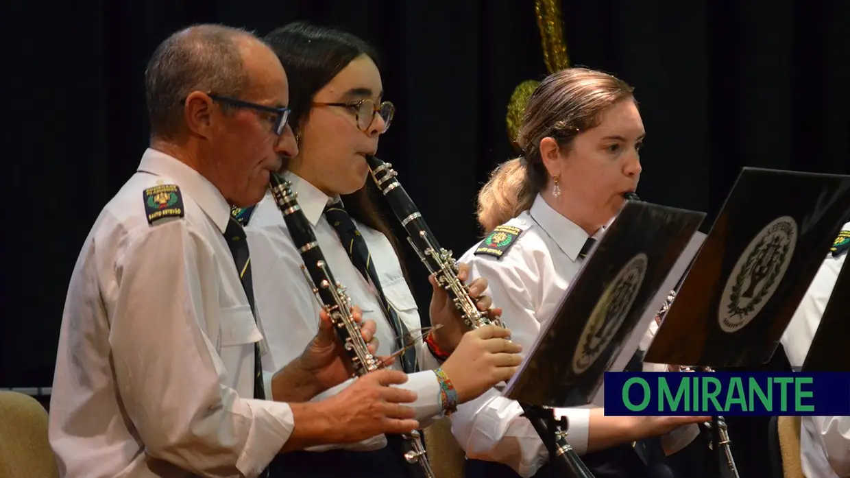 Sociedade Filarmónica de Santo Estêvão celebrou 51 anos com novo maestro em palco