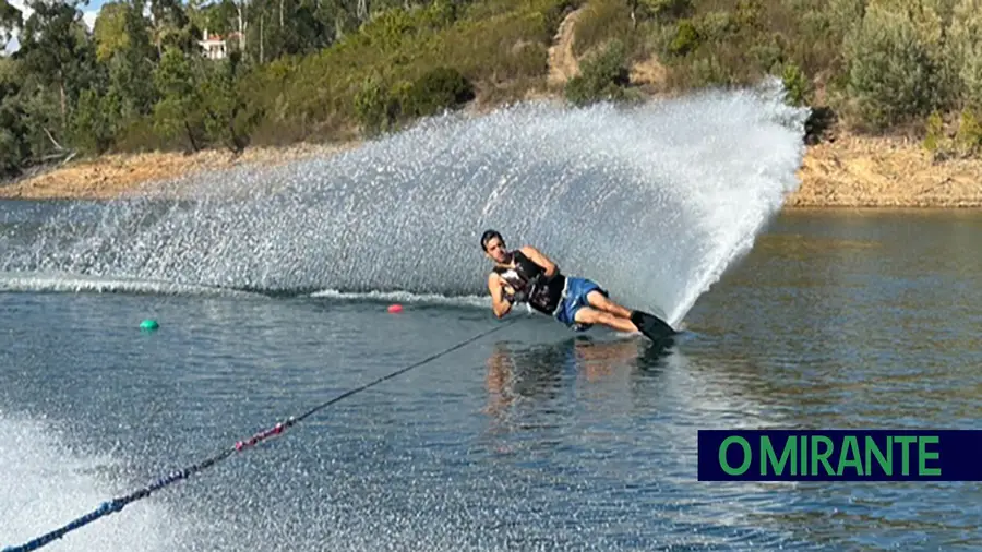 Espelho de água da albufeira de Castelo do Bode foi palco para a prova de ski náutico. Foto Município de Tomar  Espelho de água da albufeira de Castelo do Bode foi palco para a prova de ski náutico. Foto Município de Tomar