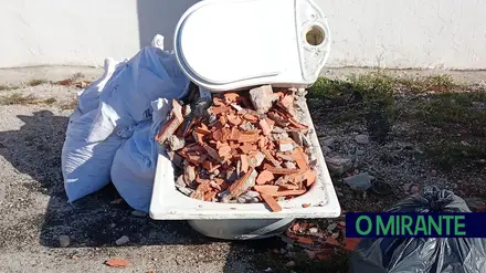 Junta denuncia deposição ilegal de resíduos em Riachos Junta denuncia deposição ilegal de resíduos em Riachos