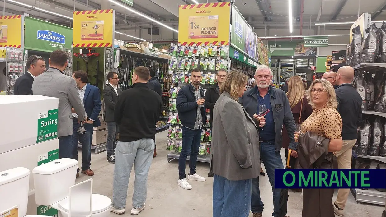 Já abriu o Bricomarché do Cartaxo, de Shaiza e Marco Rodrigues