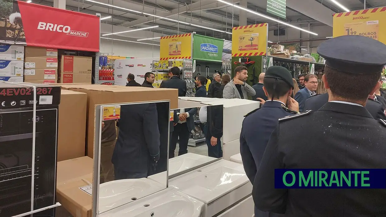 Já abriu o Bricomarché do Cartaxo, de Shaiza e Marco Rodrigues