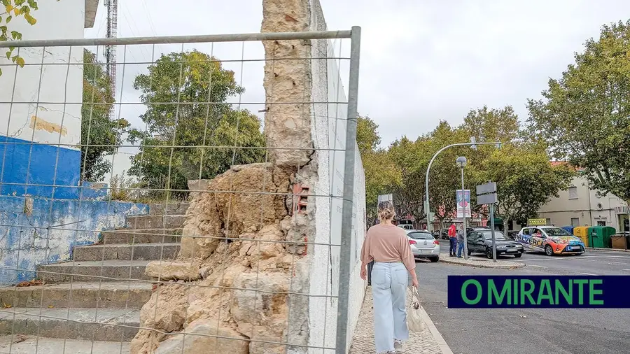 Junta de Alverca acciona seguro para reparar muro do cemitério destruído por camião