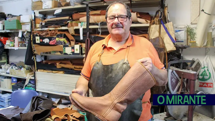 Jorge Gonçalves é mestre da arte de fazer sapatos à mão 