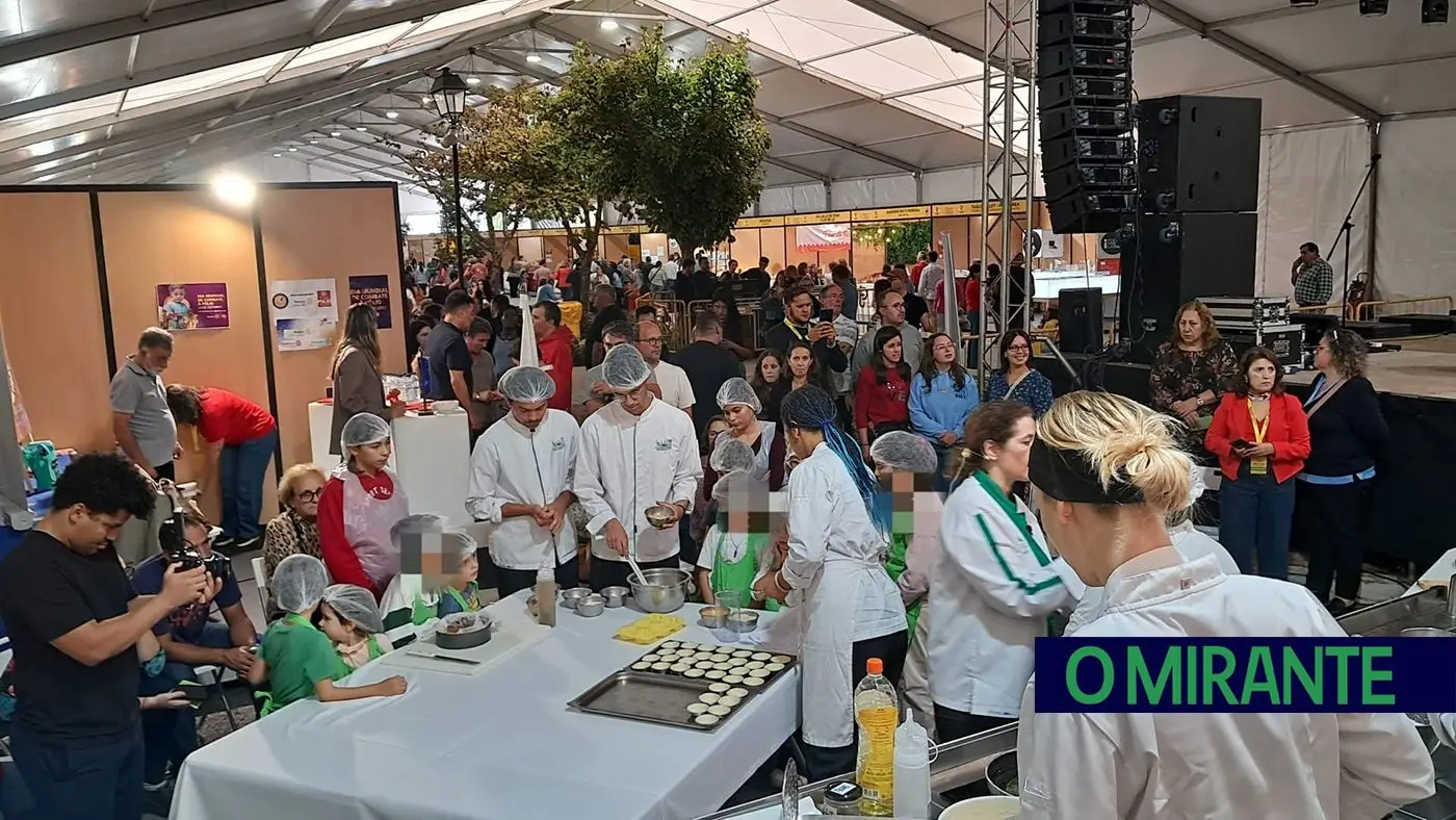 Agrupamento de Escolas Verde Horizonte na Feira Nacional de Doçaria Tradicional Agrupamento de Escolas Verde Horizonte na Feira Nacional de Doçaria Tradicional
