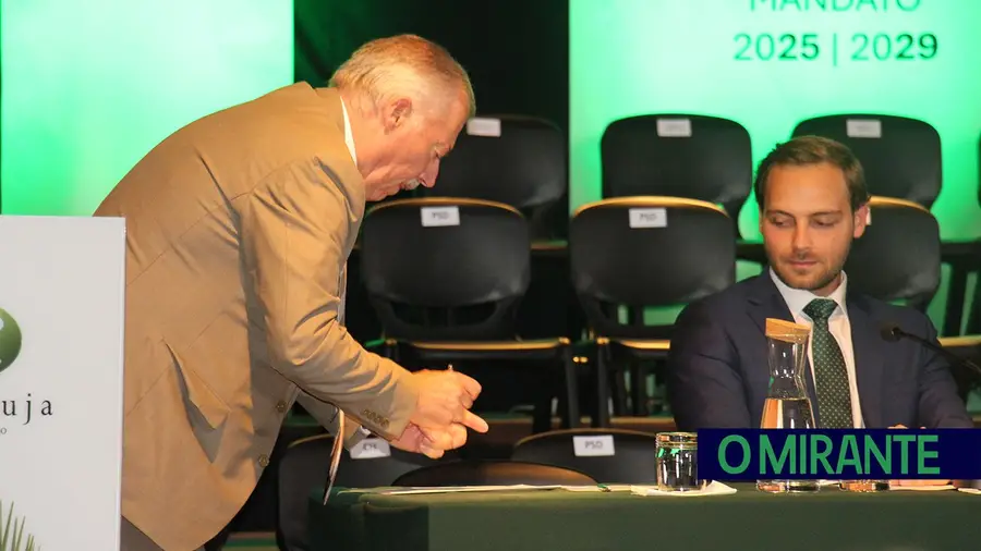 Eleitos de Azambuja tomaram posse com casa cheia em Aveiras de Cima Eleitos de Azambuja tomaram posse com casa cheia em Aveiras de Cima