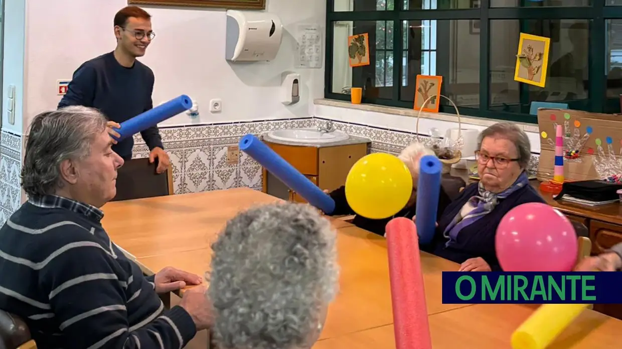 Rotaract Club de Santarém promoveu actividade no centro de dia de Vale de Figueira